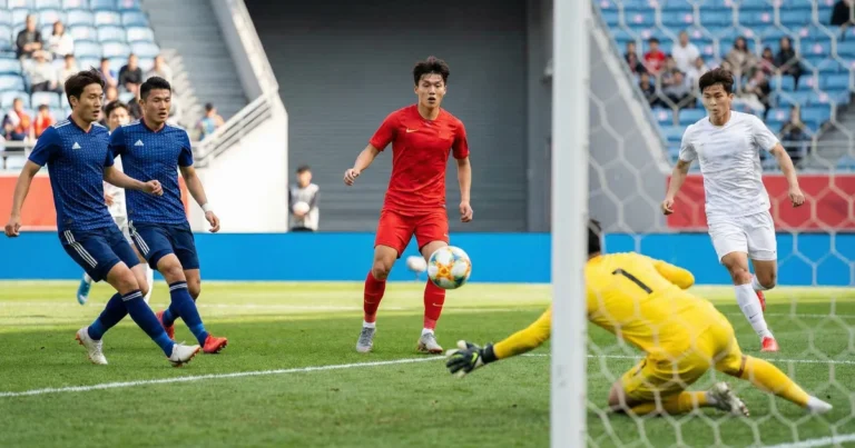 足球位置介绍：守门员、中后卫、中场与前锋的角色任务